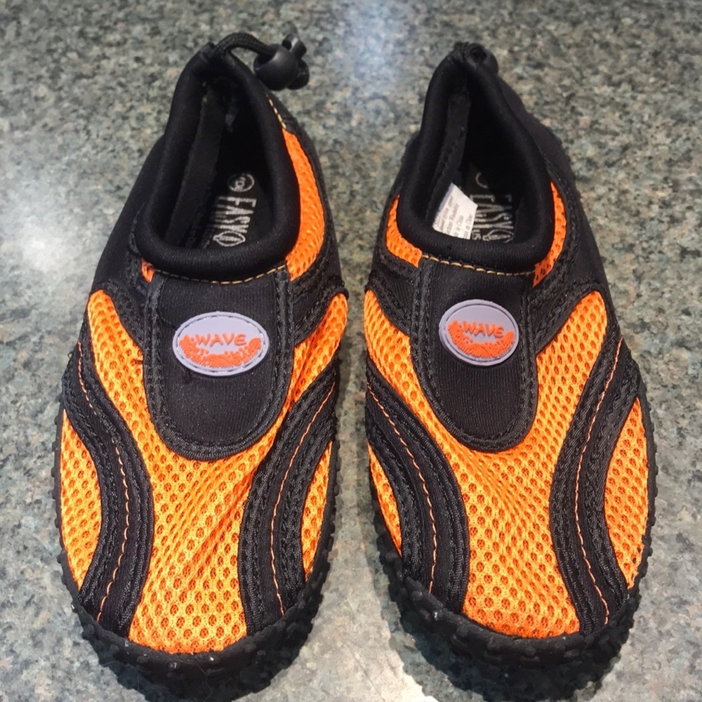 Easy USA Wave children water shoes size 6 orange and black.  Drawstring at back